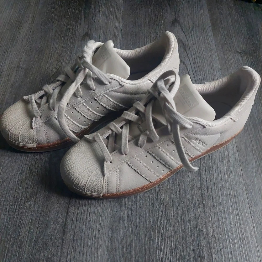 Adidas Superstar Low beige/Bronze shell toe Mens size7